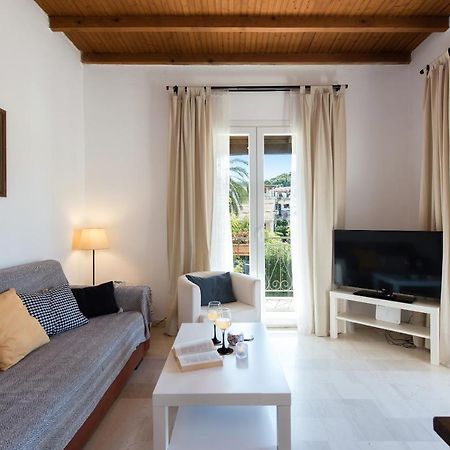 Tati Apartment Kassiopi Buitenkant foto