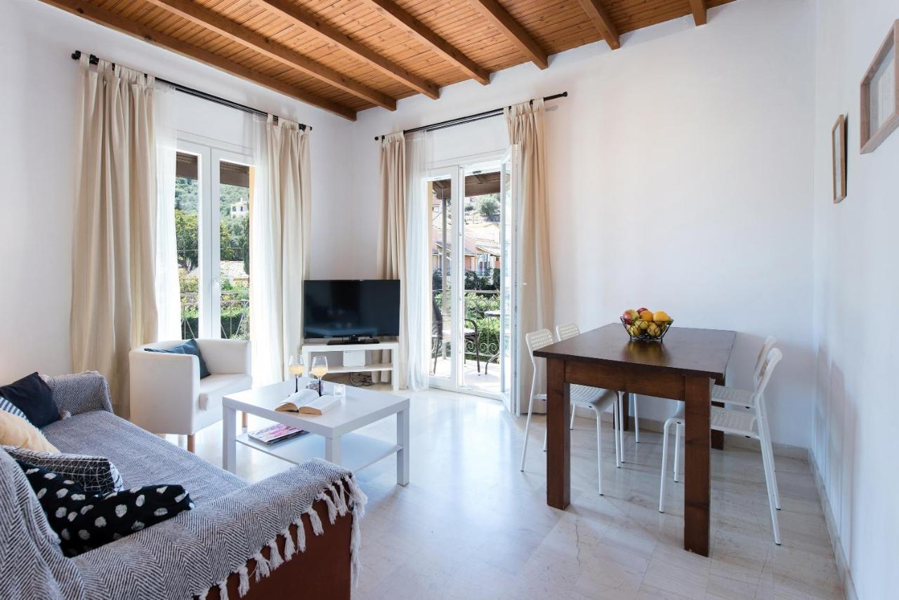 Tati Apartment Kassiopi Buitenkant foto