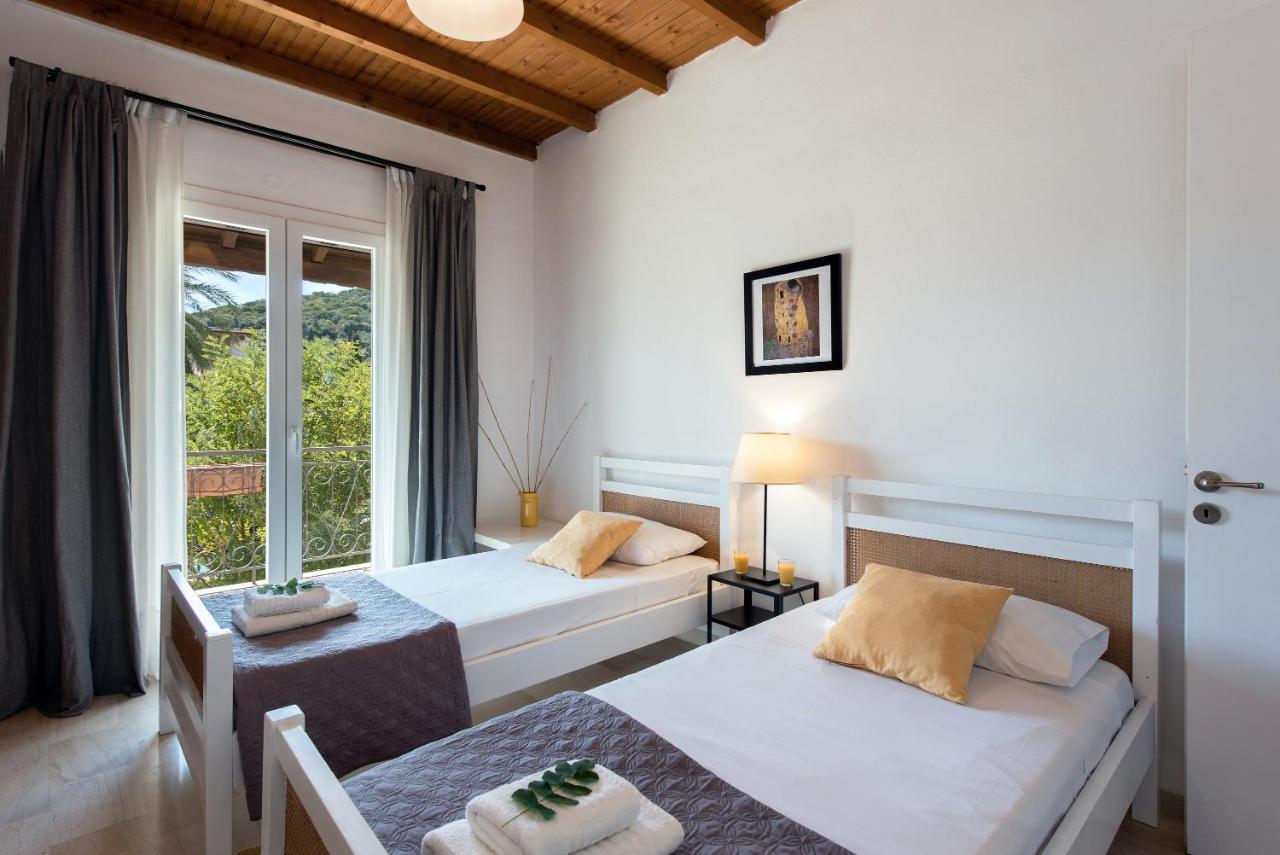 Tati Apartment Kassiopi Buitenkant foto