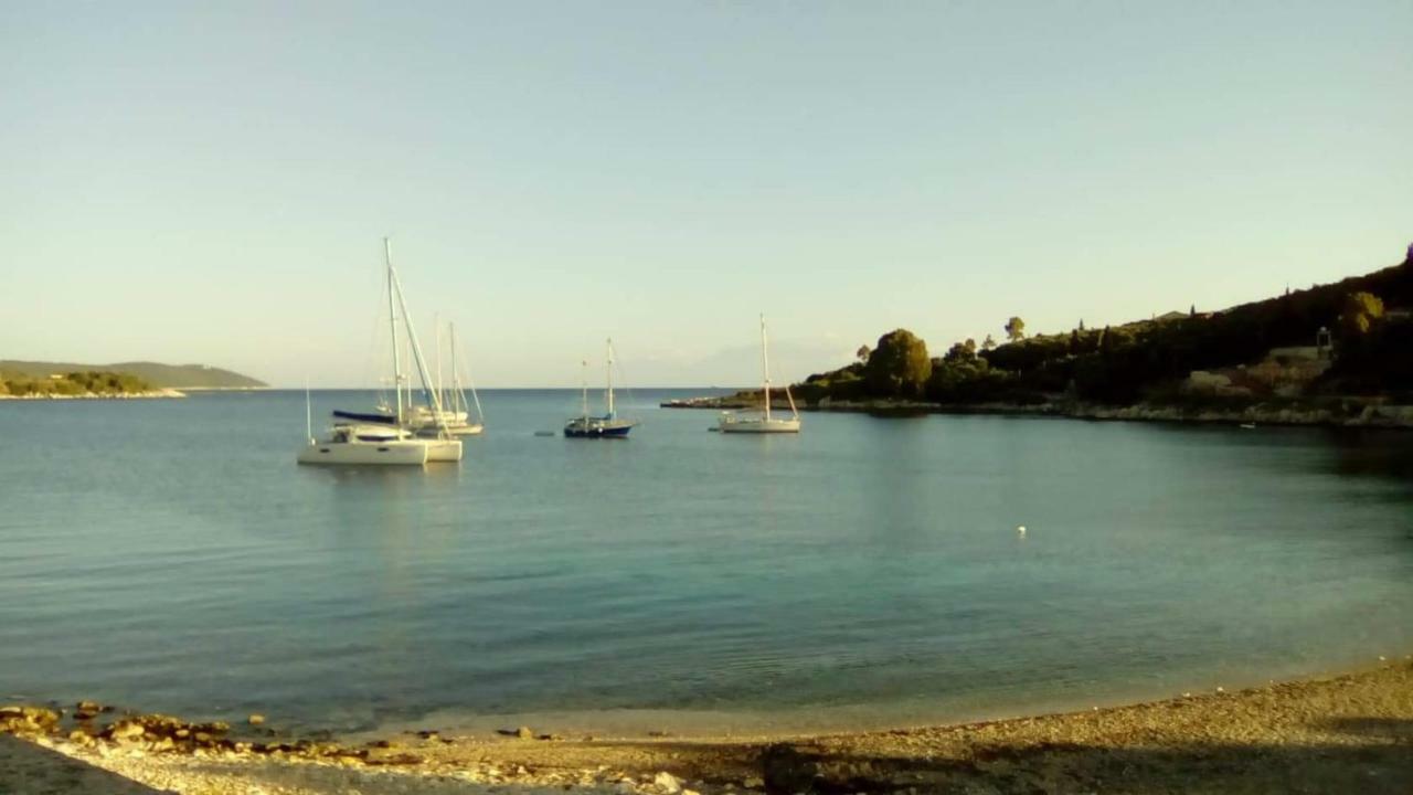 Tati Apartment Kassiopi Buitenkant foto