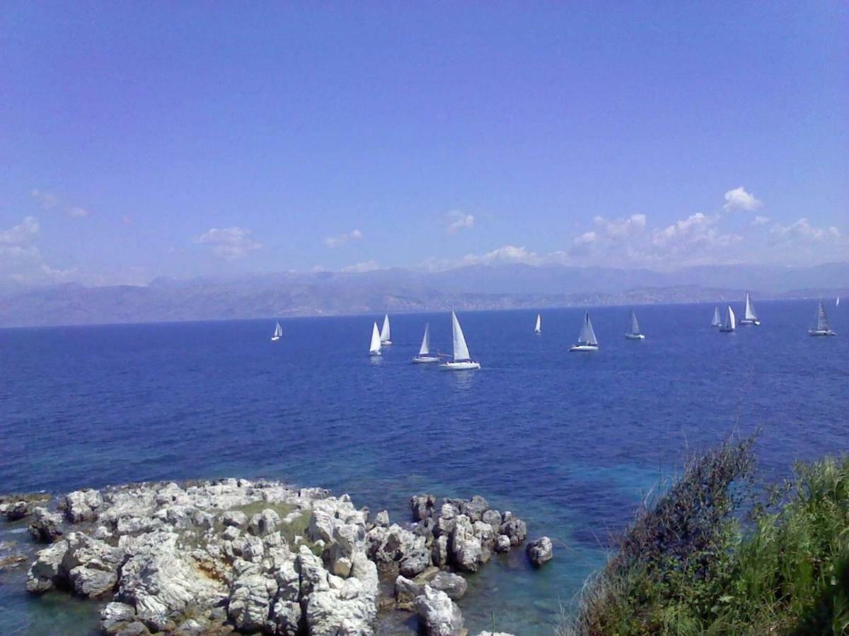 Tati Apartment Kassiopi Buitenkant foto